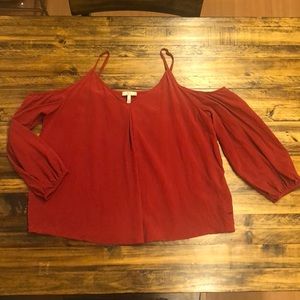 Joré red open shoulder top